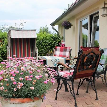 Cozy Coastal With Garden, Cleaning Included Casa vacanze *
